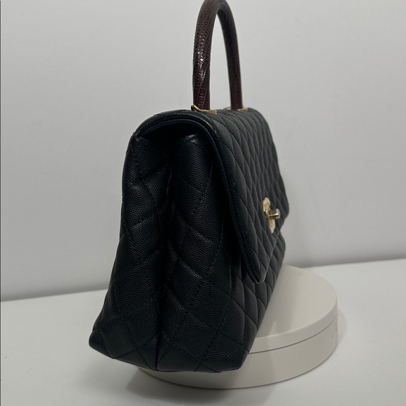 💯Authentic Chanel Black Quilted Shoulder Bag with Gold Accents🍀 - Picture 15 of 17